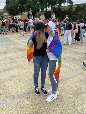 Mache ein Foto mit dem größten Gast.